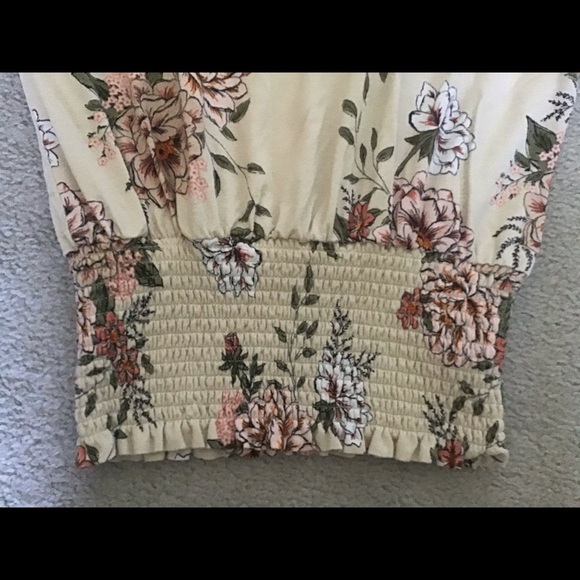Suzy Shier floral top - Picture 3 of 7